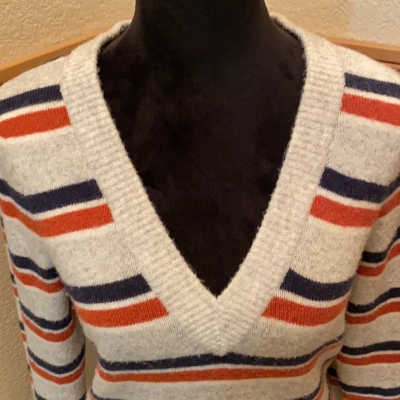 Like brand new Madewell v neck light gray striped sweater! - Picture 4 of 5